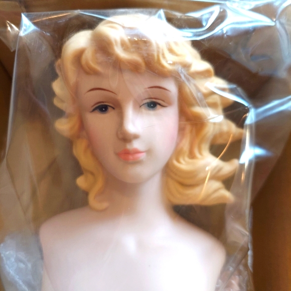 Vintage Porcelain Lady Head and Hands Set by Mangelsen's 3 3/4" Original package - Picture 4 of 13
